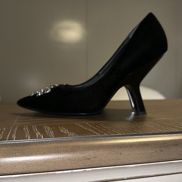 Black Velvet Tory Burch Heels - Picture 4 of 10